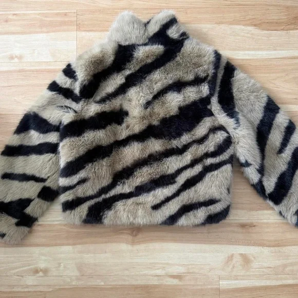 Fashion Nova tiger faux fur jacket - Picture 8 of 8